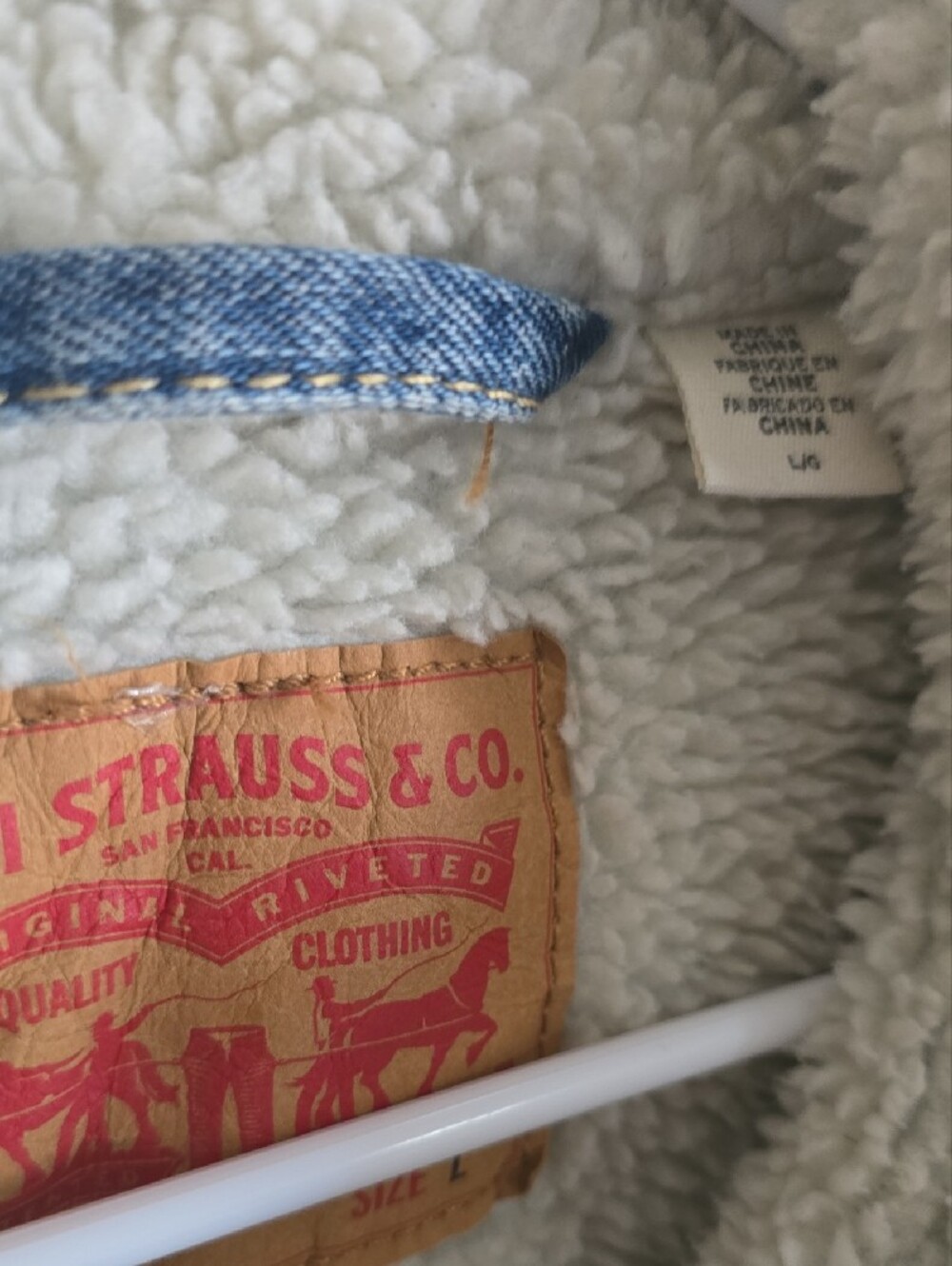 Levi's Blue Denim Sherpa-Lined Jacket with Cream Collar - Picture 5 of 12
